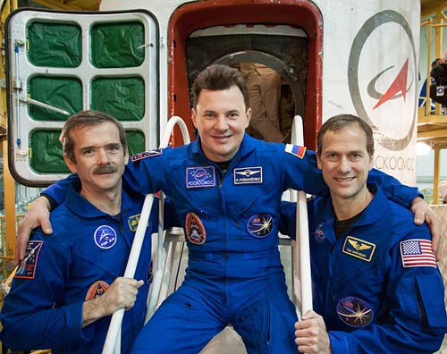 Soyuz Commander Roman Romanenko is in the center with Flight Engineer Tom Marshburn and Chris Hadfield.